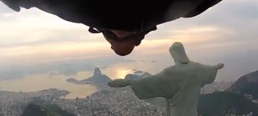 Wingsuit Fly-By - Rio de Janeiro, statuia lui Iisus