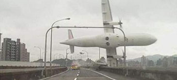 Imagini socante cu prabusirea zborului TransAsia ATR 72-600