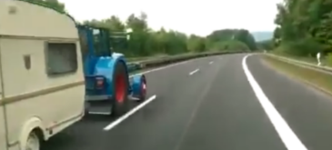 Cu tractorul pe Autobahn
